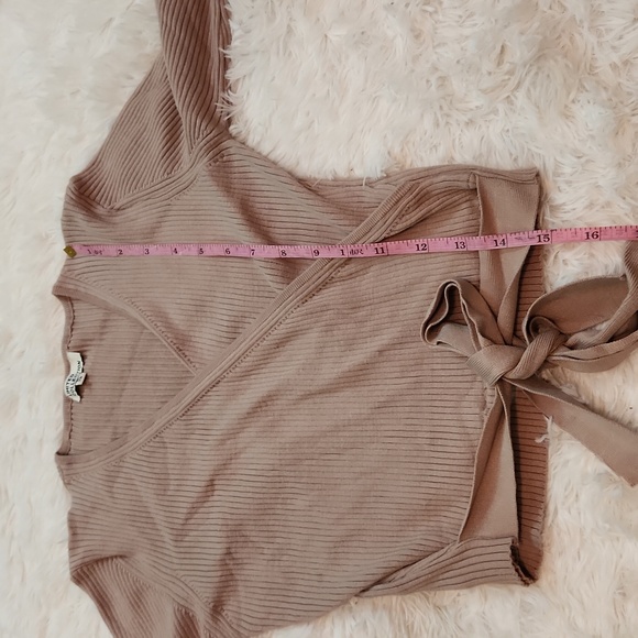 Limited Collection wrap front tan sweater with tie size xl - Picture 7 of 7